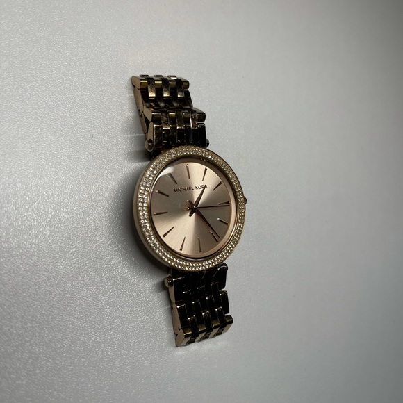 Rose gold Michael Kors watch - Picture 3 of 3